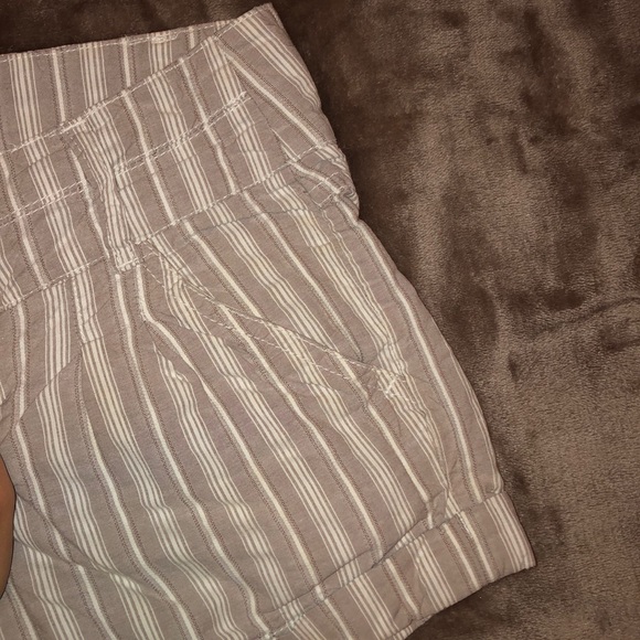 Striped shorts - Picture 4 of 4